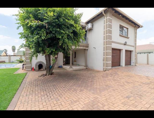 5 BEDROOM HOUSE FOR SALE IN VERWOERDPARK